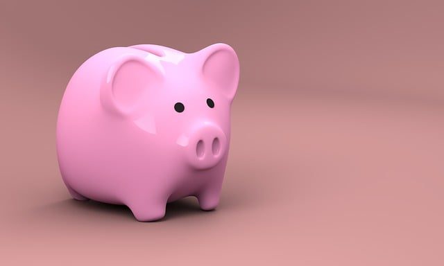 決算またぎで守りやすい銘柄のイメージ（貯金箱）