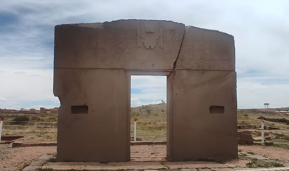 ビラコチャ ティワナクの太陽の門