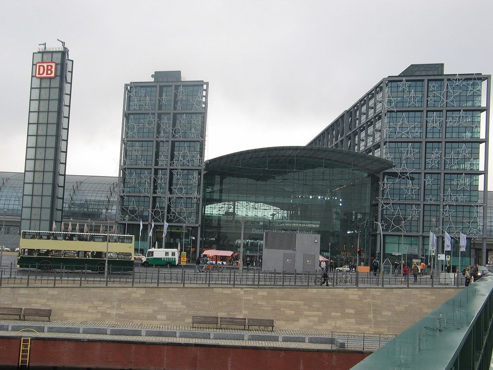 ベルリン中央駅 ガラス外観