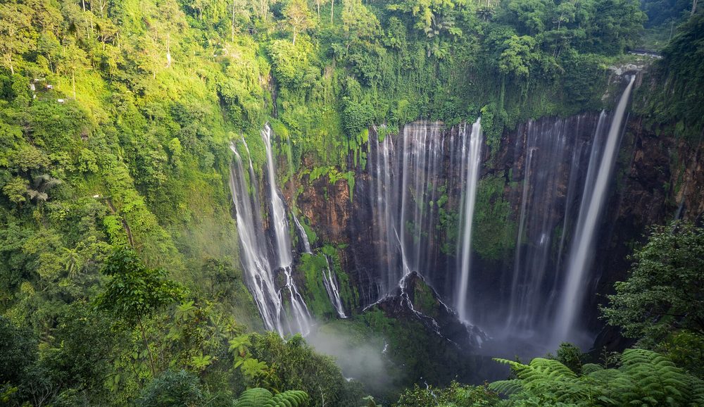 トゥムパック・セウ滝（インドネシア・ジャワ島）