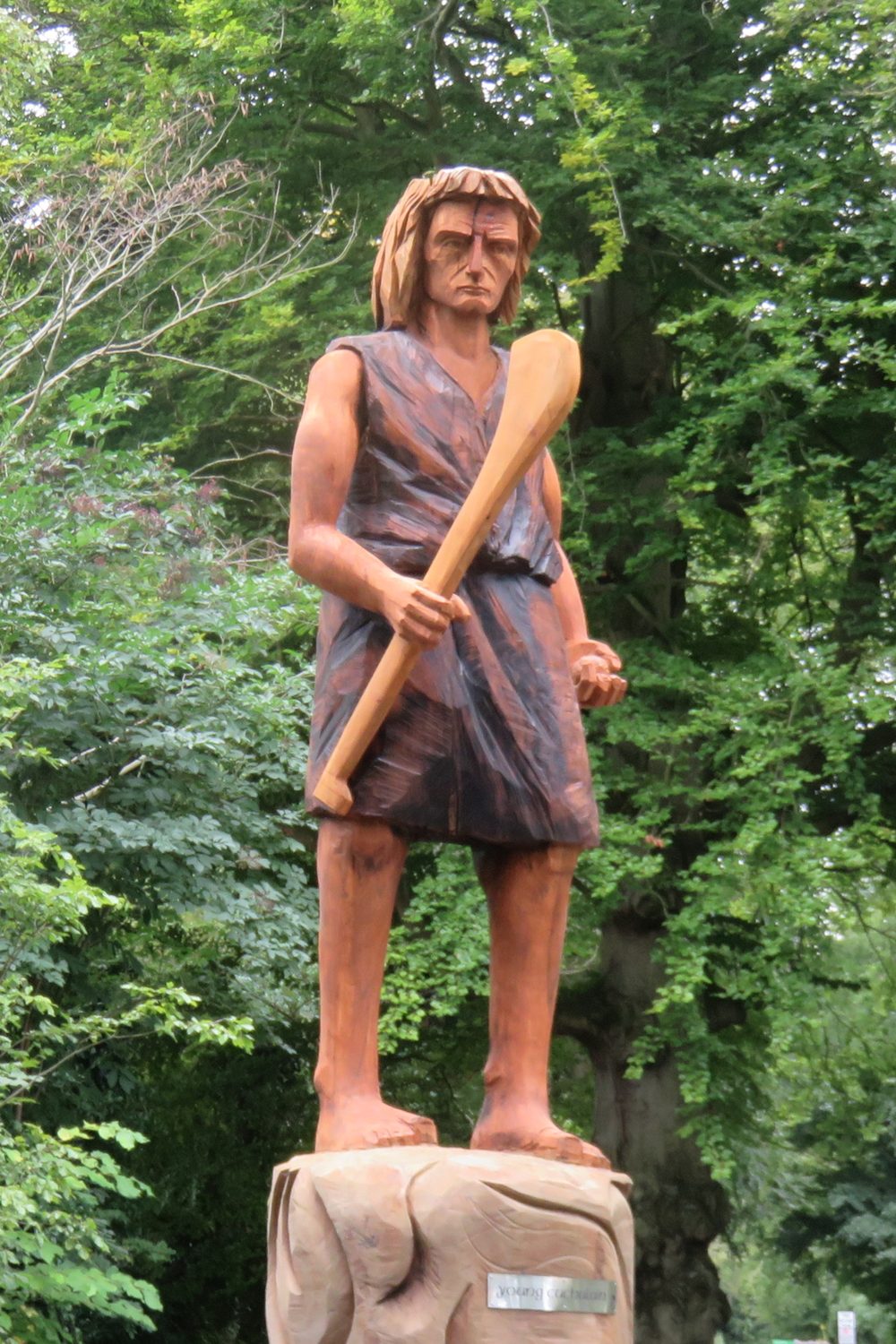 クー・フーリンを描いた木彫像（アイルランド）