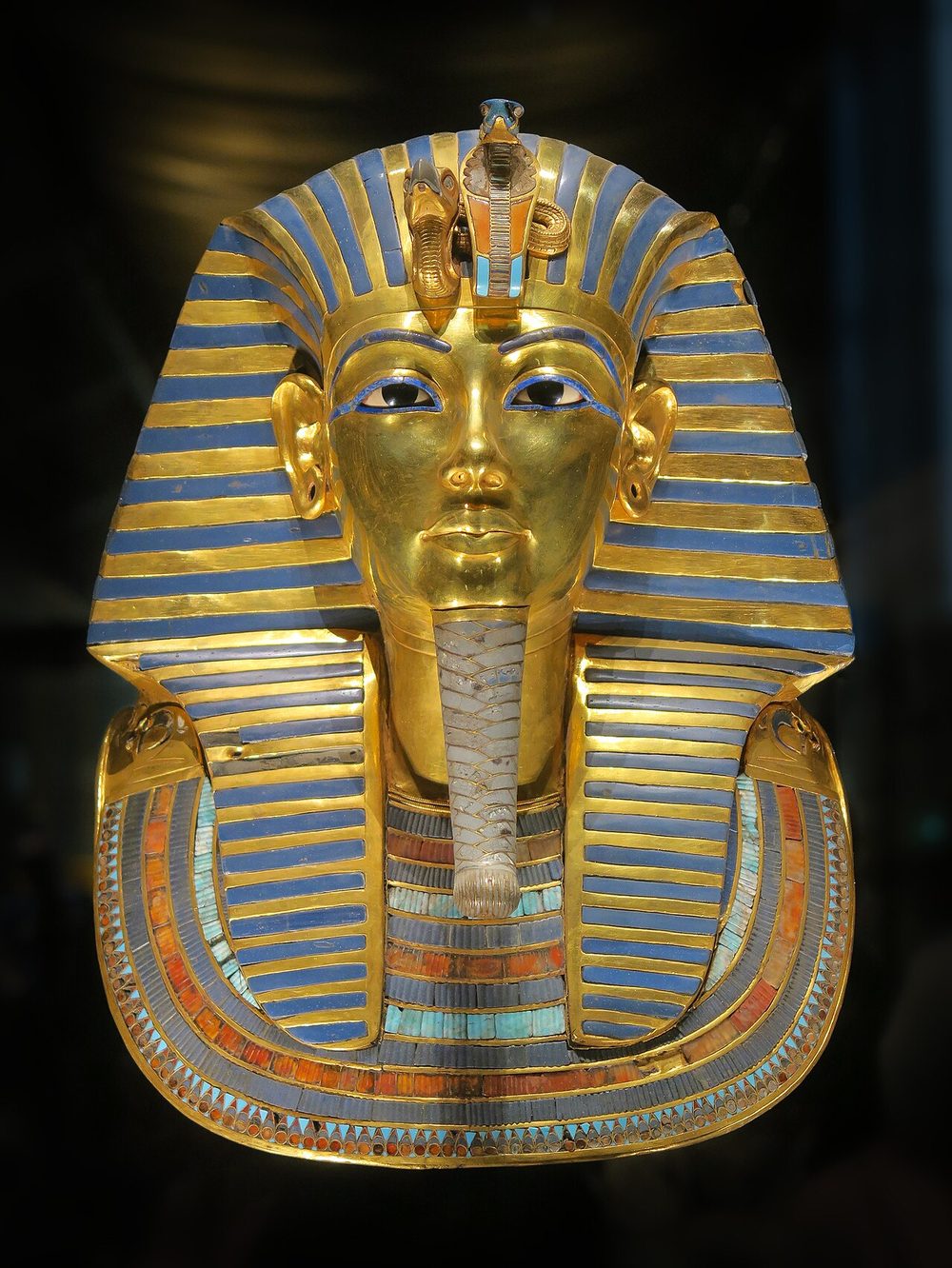 ツタンカーメンの黄金マスク（カイロ博物館）