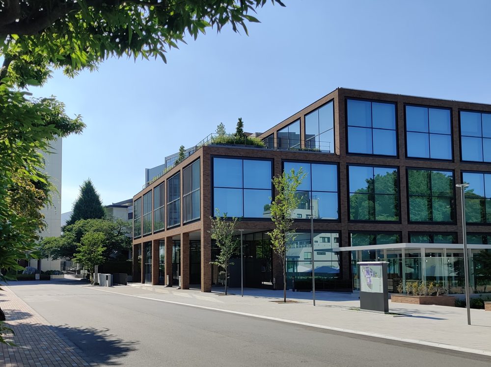 駒澤大学駒沢キャンパスの近代的な校舎