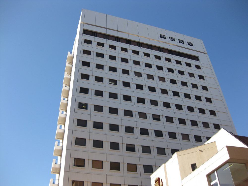 専修大学神田キャンパスの高層校舎