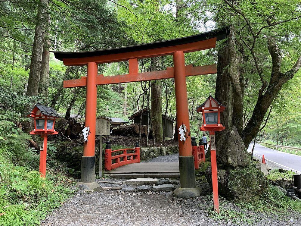 丑の刻参りで知られる貴船神社の鳥居