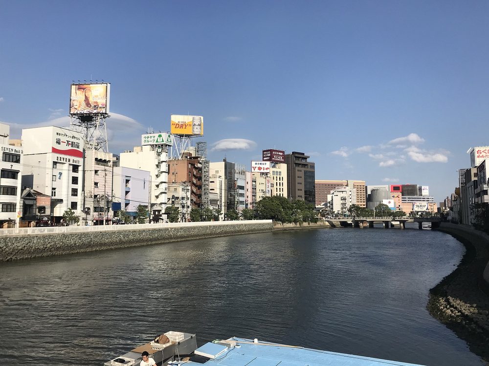 福岡市の那珂川と街並み 博多弁のイメージ