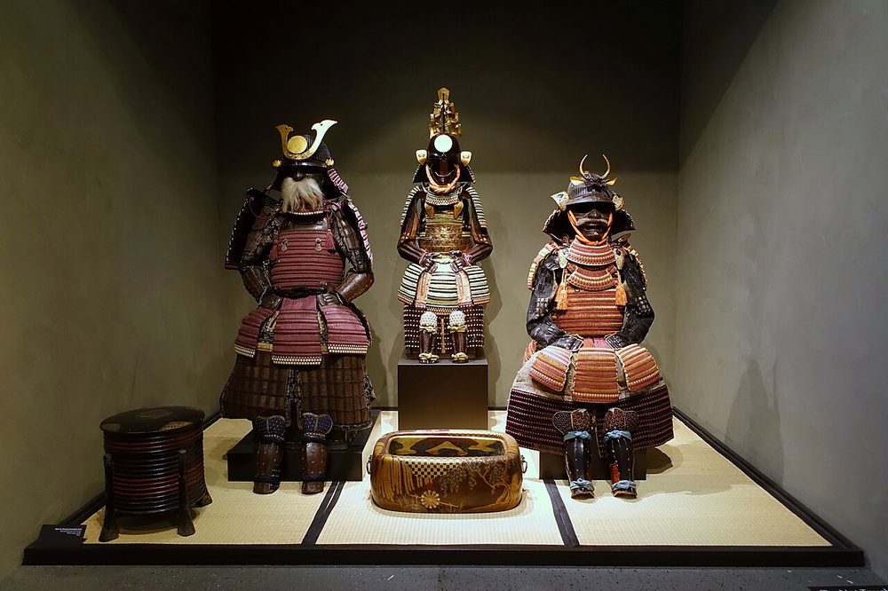 戦国武将の甲冑（鎧兜）の展示