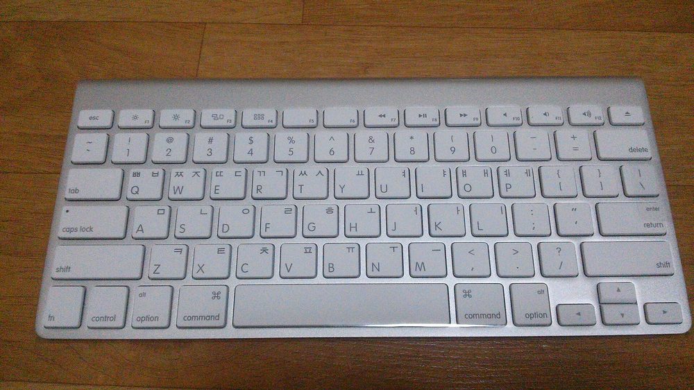 ハングルが刻印された韓国語のキーボード