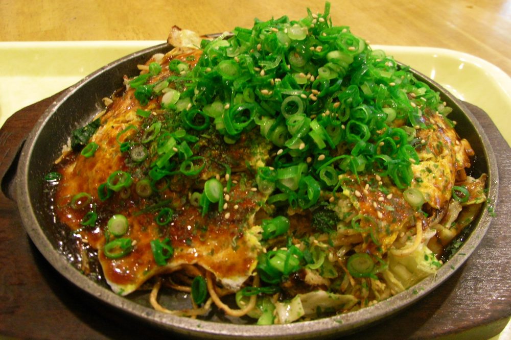 そば入りの広島風お好み焼き