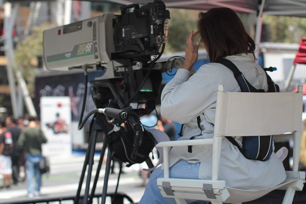 テレビ番組の収録に使われる放送用カメラ