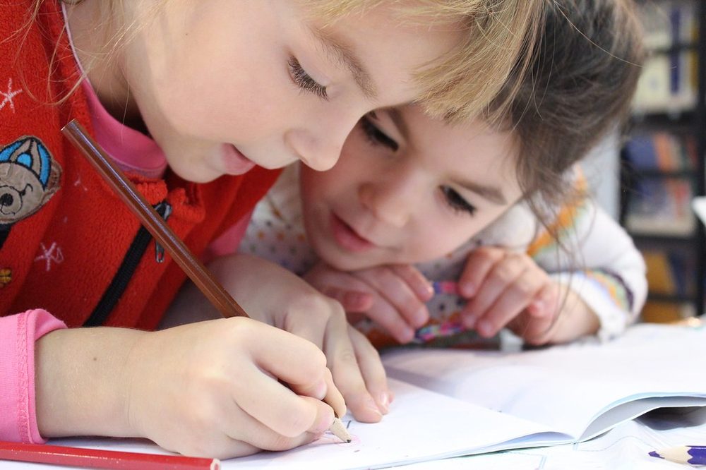 慣用句クイズで学習する子どもたち