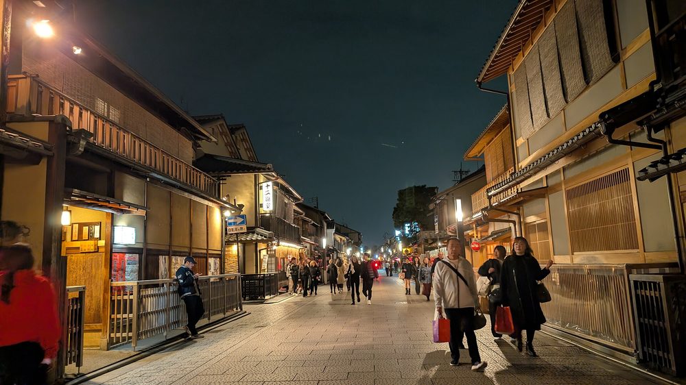 京都・祇園の伝統的な町並み