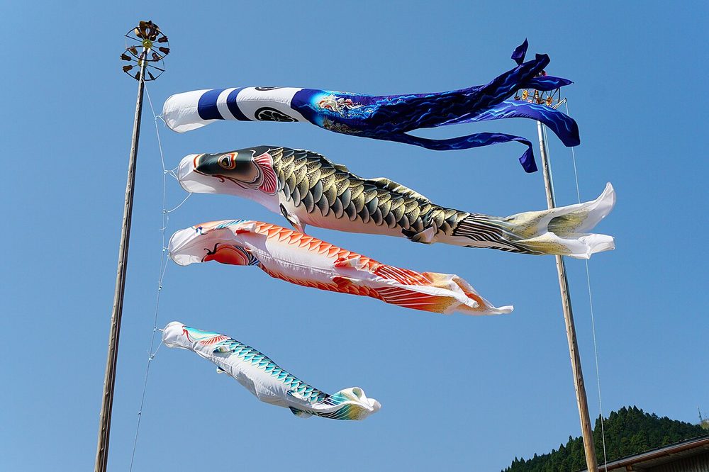 青空にたなびく鯉のぼり