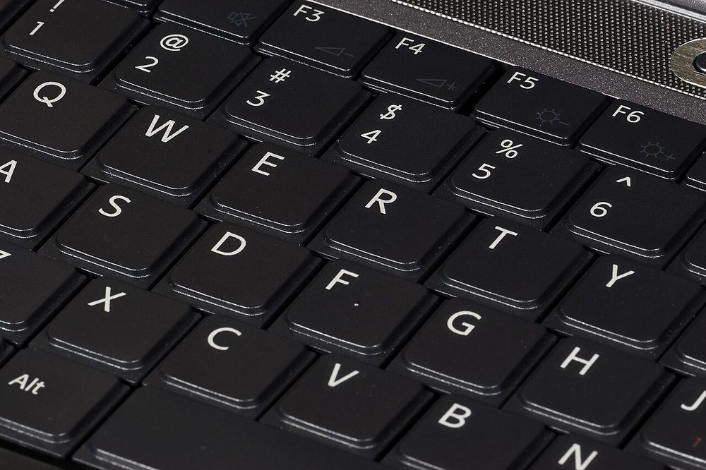ローマ字入力に使うQWERTYキーボードのアルファベット