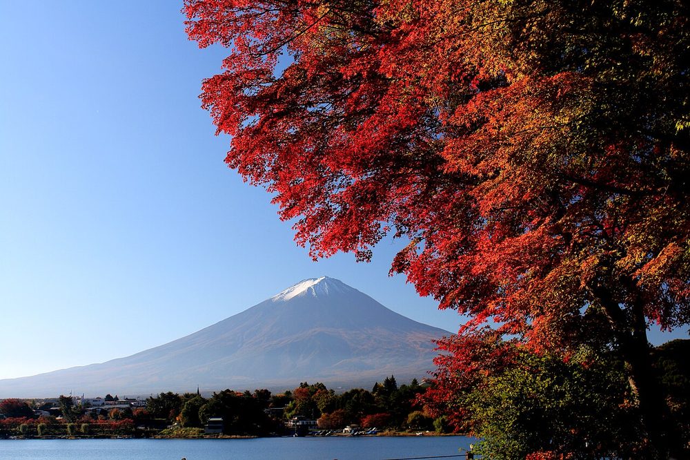 紅葉と富士山・河口湖の秋の風景（二十四節気の秋）