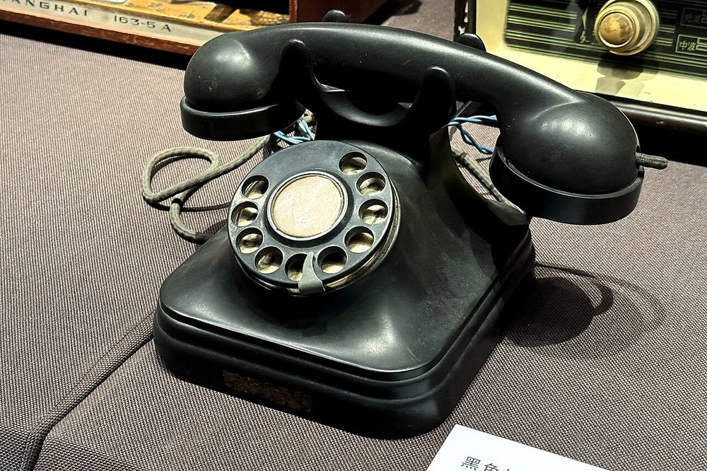 昭和の黒電話 ダイヤルを回すは死語