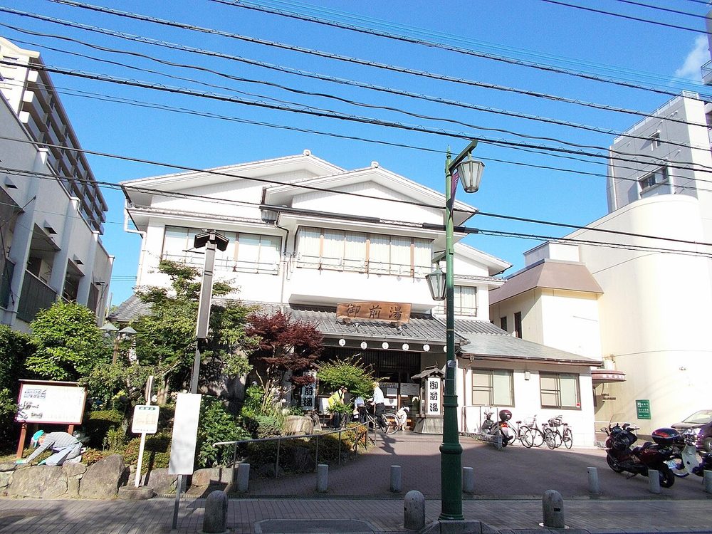 津軽の人が「ゆさ（銭湯へ）」と通う昔ながらの銭湯の建物
